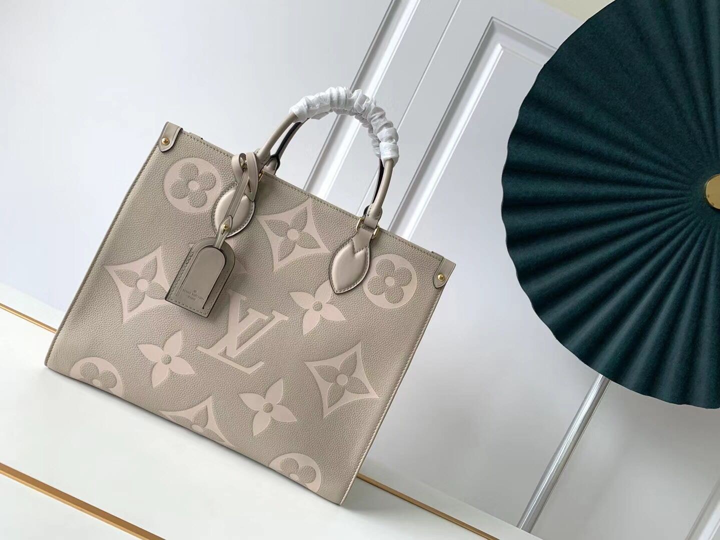 Louis Vuitton Original Onthego medium tote bag M45495 grey JH00363gK59