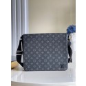 Replica Top Louis Vuitton DISTRICT MM M45271 black JH00156Lo91